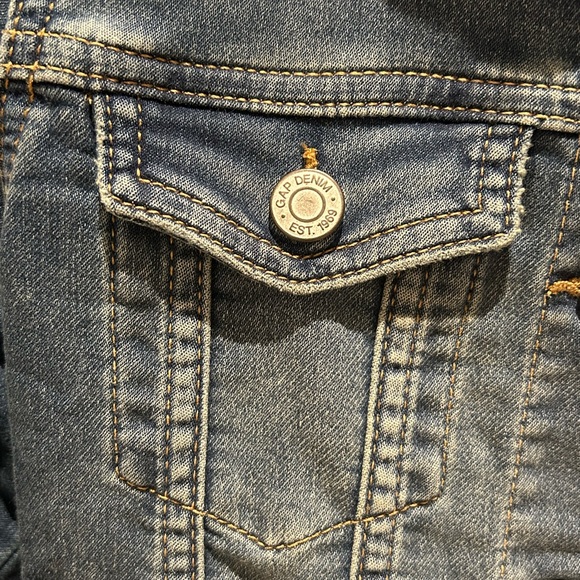 Teen girl jean jacket from the GAP. - Picture 4 of 4